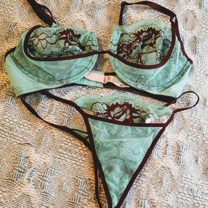 Victoria Secret 34D Bra &G-String/Thong Set